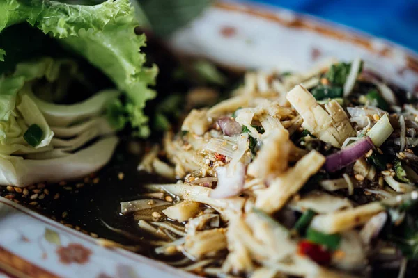 Bambu salad pedas (Sup Knor Mai) di pasar — Stok Foto