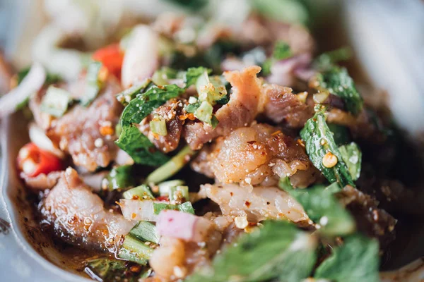 Salad daging sapi panggang pedas di makanan Thailand — Stok Foto