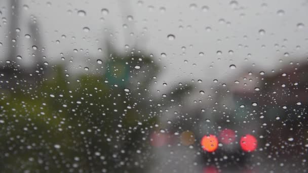 Waterdruppels Stoom Van Regen Voorruit Venster Autoglas Regen — Stockvideo