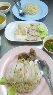 Tavuk çorbası sokak gıda ile haşlanmış pirinç