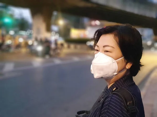 Woman use N95 mask protect smog PM2.5 dust in city