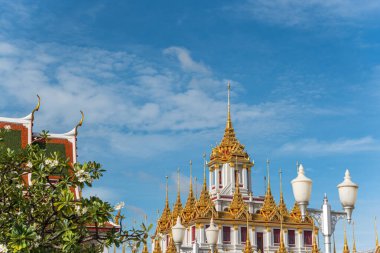 Wat Ratchanatdaram ve Loha Prasat (demir kale)