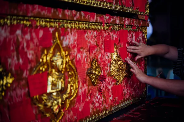 Kist donatie (Schenk een doodskist) bij Thai Temple — Stockfoto