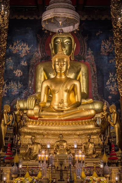 Wat ratchanatdaram und loha prasat (Eisenburg)) — Stockfoto