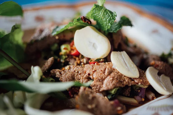 Spicy Pork Liver Salad (Tub Wan) adalah makanan Esan Thailand — Stok Foto