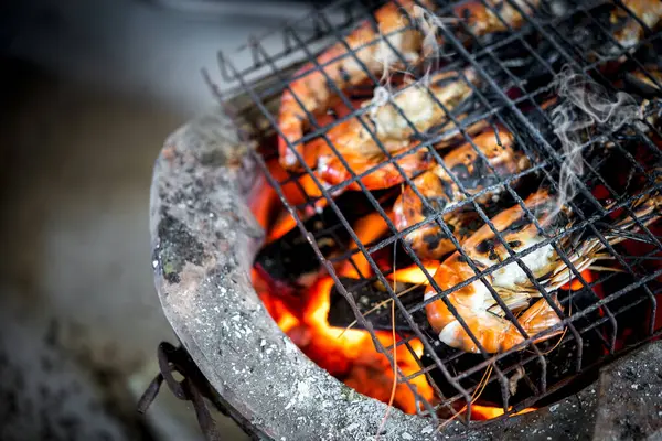 Camarones Parrilla Camarones Gigantes Agua Dulce Parrilla Con Carbón Vegetal — Foto de Stock