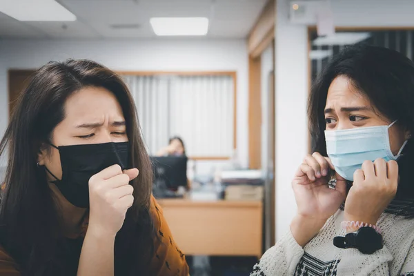 Asiatiske Smukke Kvinder Iført Maske Åndedrætsværn Maske Mod Epidemisk Influenza - Stock-foto