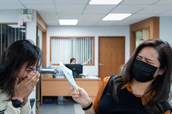 Femeile Frumoase Asiatice Care Poartă Mască Protecție Respiratorie Împotriva Gripei — Fotografie, imagine de stoc