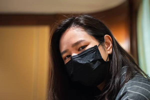 Maske Takan Asyalı Güzel Bir Kadın Salgın Hastalığa Karşı Maske — Stok fotoğraf