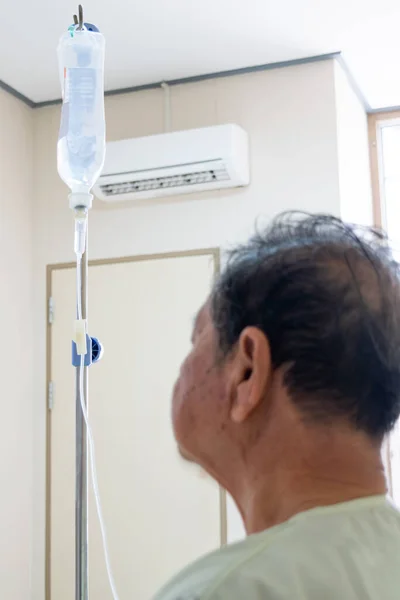Paciente Asiático Anciano Años Con Solución Salina Intravenosa Línea Línea — Foto de Stock
