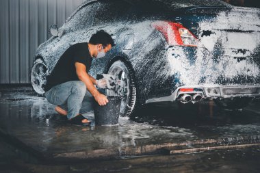 Bangkok Tayland 'daki araba bakım merkezinde (araba temizliği) araba temizliği (temizlik, temizlik, cilalama, cilalama, cam kaplama)