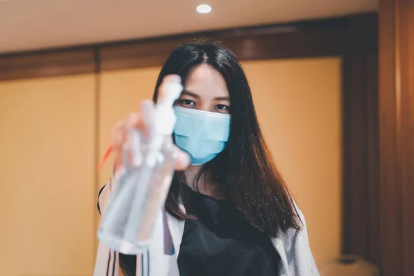 Mujer Asiática Que Usa Máscara Alcohol Antibacteriano Gel Mano Máscara — Foto de Stock