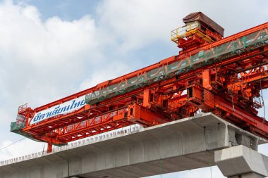 Bangkok, Tayland - 5 Eylül 2017: Bangsue 'den Rangsit' e kadar olan gökyüzü tren hattı inşaatı Bangkok Tayland 'da ulaşım için büyük bir altyapıdır..