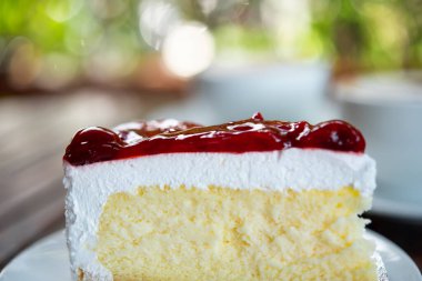 Pasta kreması, genellikle pişirilen tatlı bir tatlıdır. Malzemeler un, şeker, yumurta, tereyağı ya da yağ ya da margarin, bir sıvı ve kopyalama alanı ile kutlamak için ayrılan maddelerdir.