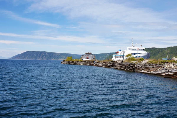 Lago Baikal Perto Aldeia Port Baikal Rússia Dia Ensolarado Verão — Fotografia de Stock