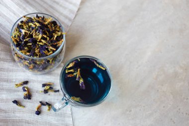 Kelebek mavisi çay sağlıklı detoks için.