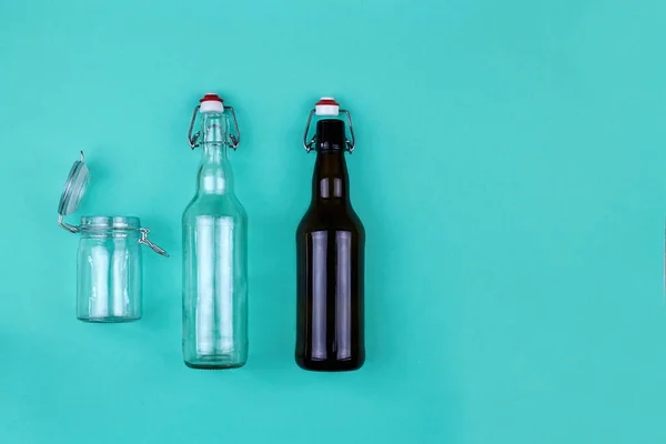 Recyclingglas Oder Recyclingglas Auf Grünem Hintergrund Keine Verschwendung — Stockfoto
