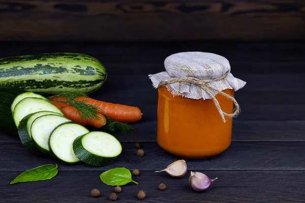Hemgjord Kaviar Grönsaker Zucchini Tomat Och Morot Mörk Träbakgrund Hälsosam — Stockfoto