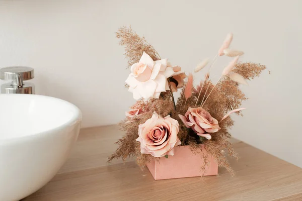 Flores Artificiales Flores Decorativas Como Regalo Flores Una Caja Regalo — Foto de Stock