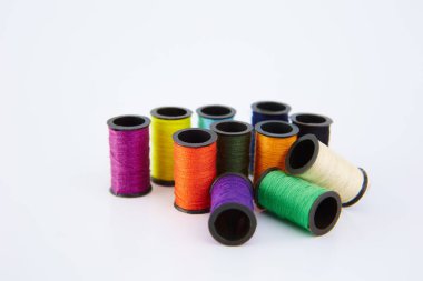 Konu küçük bobinleri farklı renk,