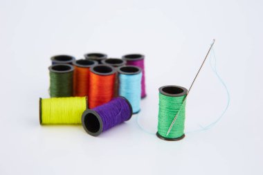 Konu küçük bobinleri farklı renk,