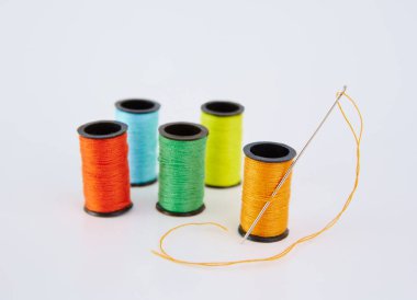 Konu küçük bobinleri farklı renk,