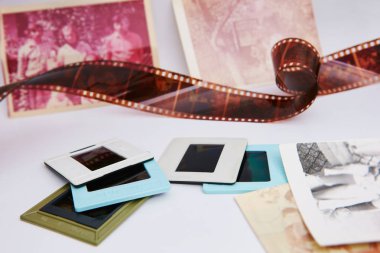 Film ve slaytlar güzel bir kompozisyon içinde beyaz bir arka plan üzerinde