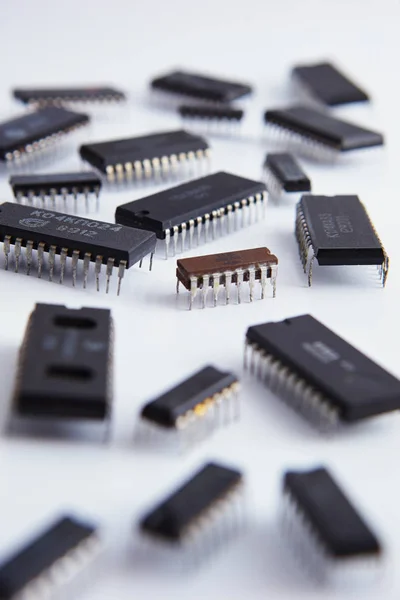 Elektroniskt Chip Vit Bakgrund Bakgrund Högen — Stockfoto