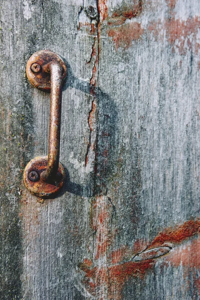Eski Kapı Kolu Eski Ahşap Kapı — Stok fotoğraf
