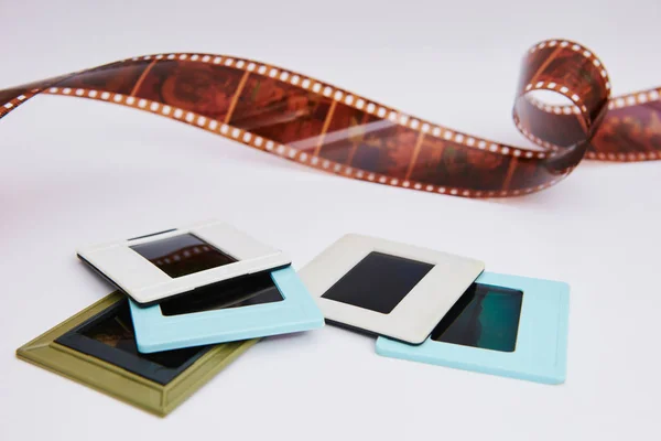 Film ve slaytlar güzel bir kompozisyon içinde beyaz bir arka plan üzerinde