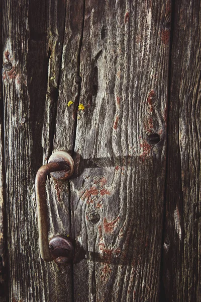 Eski Kapı Kolu Eski Ahşap Kapı — Stok fotoğraf