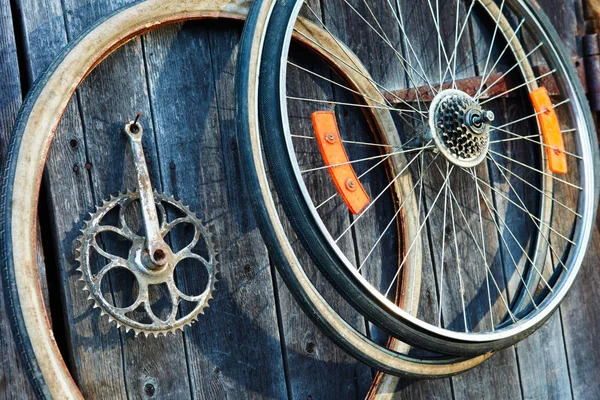 Roues Anciennes Vélo Détails Sur Mur Bois — Photo