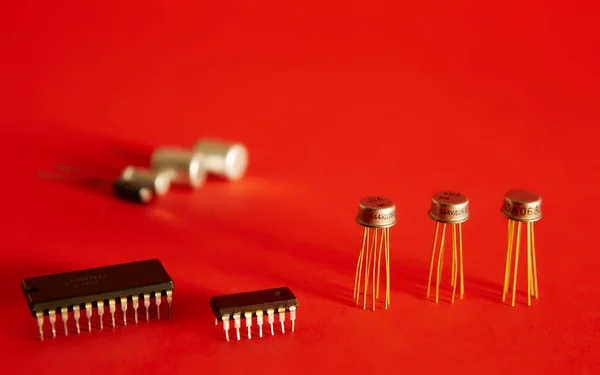 Electronic chip and radio components — Stock Photo, Image