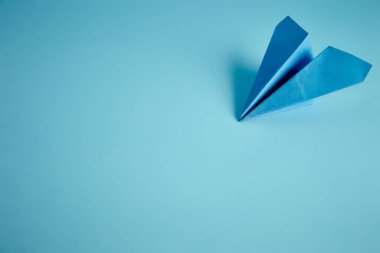 Kağıt uçak.