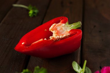 Kırmızı büyük kırmızı biber tohumları ile