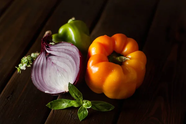 Legumes Frescos Jardim Com Manjericão Doce Fresco — Fotografia de Stock