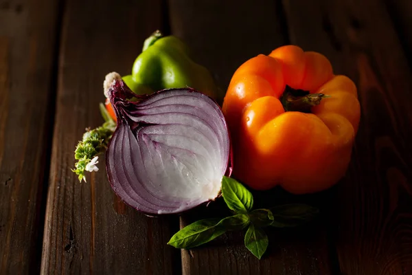 Cebola Fresca Com Especiarias — Fotografia de Stock