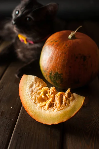 Pampkin tohumları ile pampkin bir dilim ile Turuncu yuvarlak panpkin