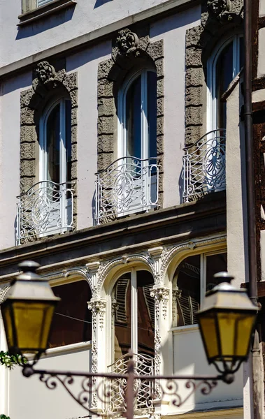 Gamla Vackra Fönster Historiska Stadskärnan Colmar Alsacien Stil Frankrike — Stockfoto