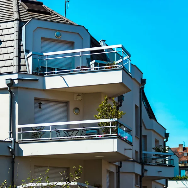 Vensters Balkon Modern Appartement Huis Zomer — Stockfoto