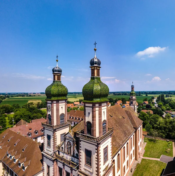 Soaring Majestosa Igreja Saint Maurice Pequena Aldeia Francesa Ebersmunster Vista — Fotografia de Stock