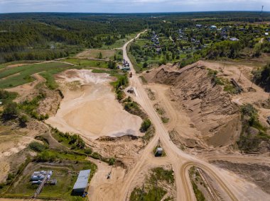 Hava kum dron görünümünden çukur, güneşli bir gün, Rusya Federasyonu