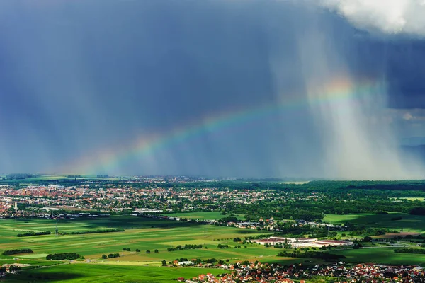 Nádherná Duha Deštivými Mraky Barevné Letní Pohled Alsasko Francie — Stock fotografie
