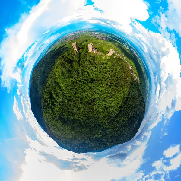 Küresel küçük gezegen görünümü üç kale Colmar, Alsace, Fransa