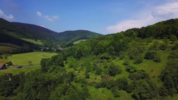 Veduta Aerea Del Piccolo Villaggio Breitenbach Sulle Montagne Dei Vosgi — Video Stock