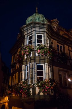 Barr, gece görüş, güzel eski binada Fransa vurgulanmış
