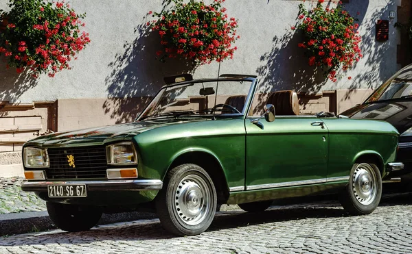 Editorial Août 2018 Barr Alsace France Voiture Rétro Peugeot 304 — Photo