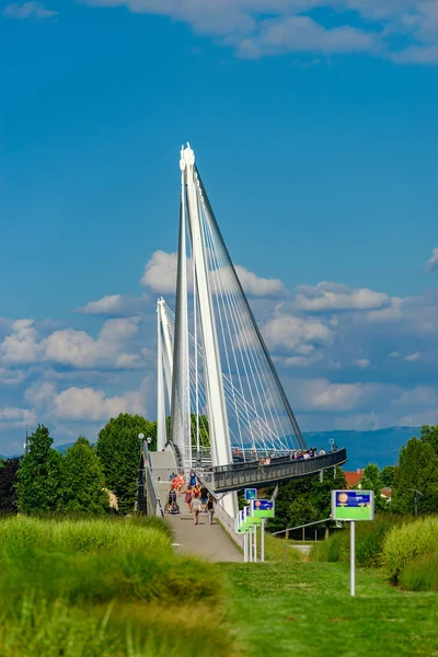 フランスとドイツ ケールとストラスブールの間美しい歩道橋 — ストック写真