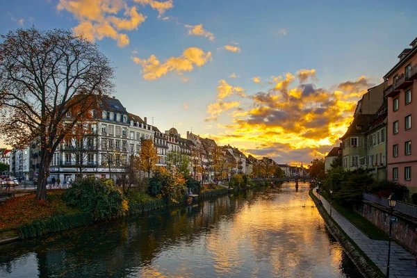 Belo Pôr Sol Colorido Estrasburgo Outonal Paisagem Urbana França — Fotografia de Stock