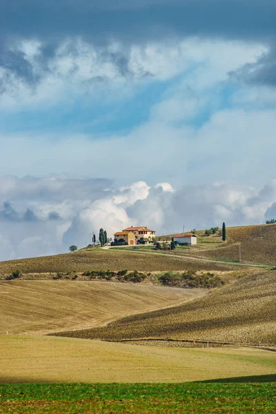 Villa Italië Oude Boerderij Golven Van Tuscanian Velden Heuvels Herfst — Stockfoto